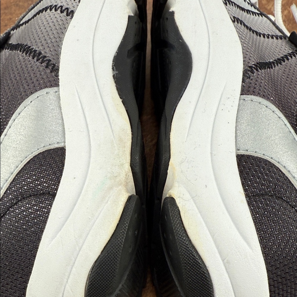Vionic Women's Gray, Black & White Casual Sneakers - Picture 10 of 15